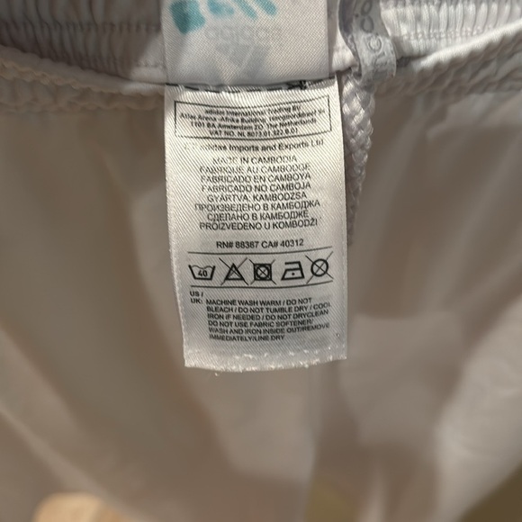 Adidas Classic Kids White Sports Shorts - Picture 5 of 8